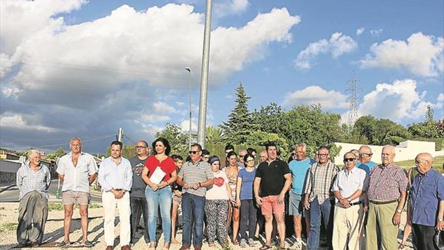 Vecinos de Los Poleares demandan que sea iluminada la carretera