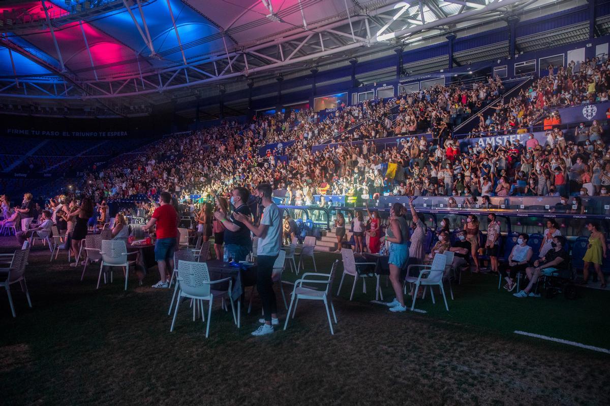 Un incombustible Bisbal en el estadio del Levante UD