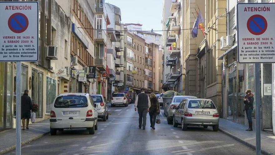 «La calle necesita un arreglo, no se puede pasear ni con un paraguas»