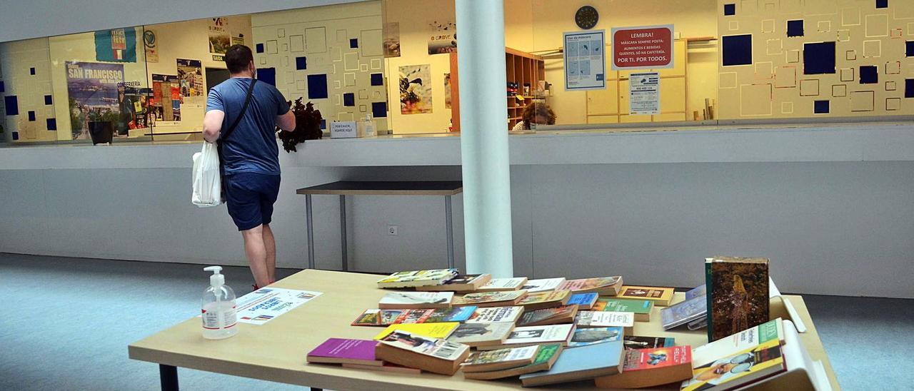 Interior de la Escola Oficial de Idiomas (EOI) de Vilagarcía, donde estos días se están realizando los exámenes de septiembre.