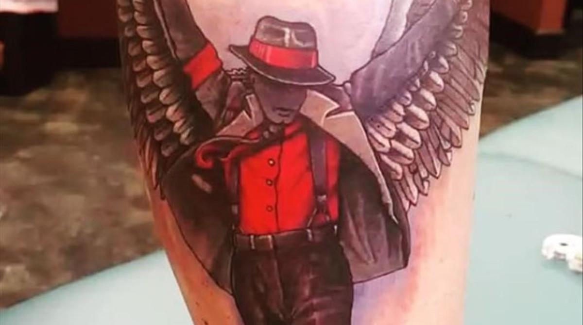 Prince Jackson es tatua el panxell en honor al seu pare, Michael Jackson.