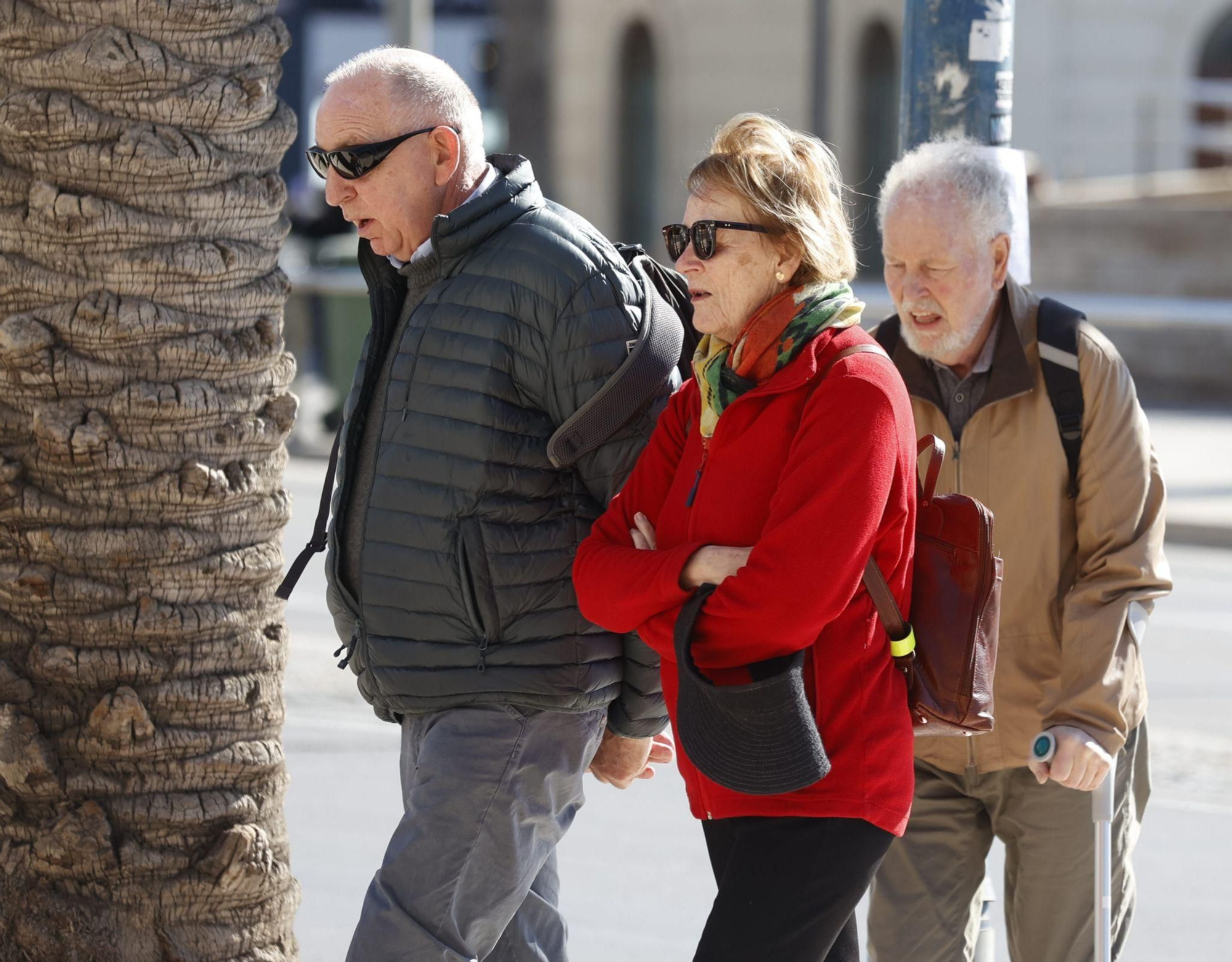 El frío intenso toma las calles de Alicante