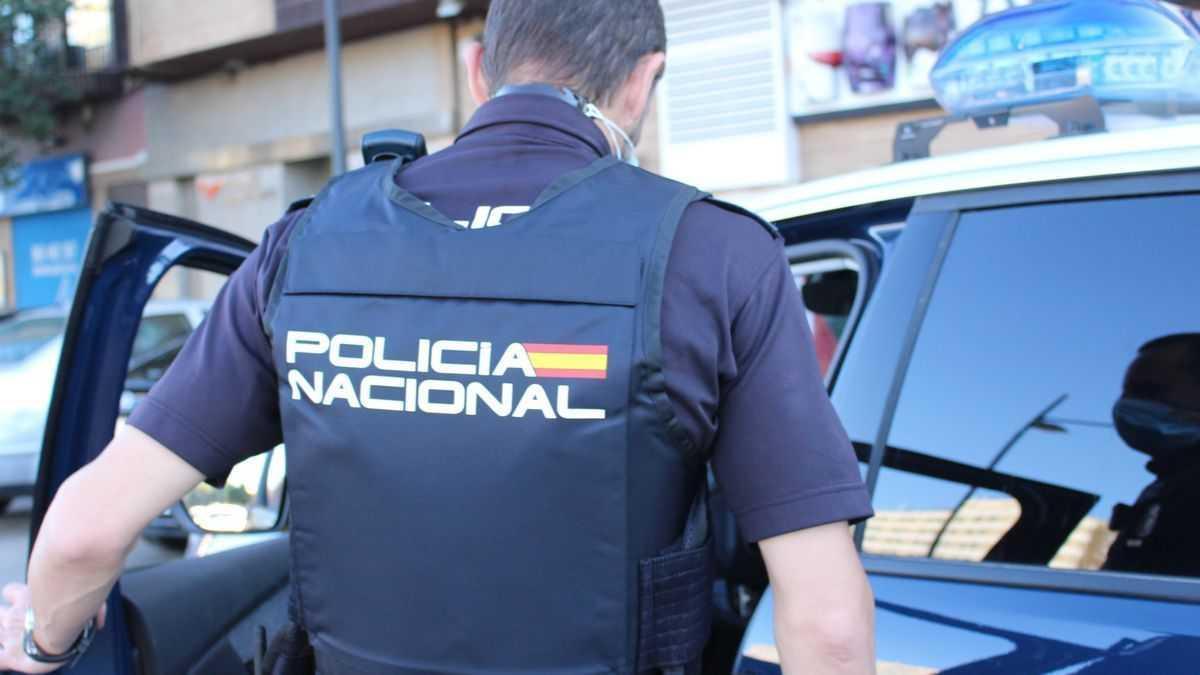 Un agent de la Policia Nacional