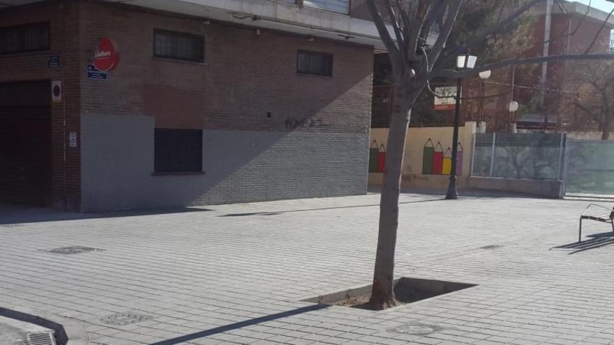 Peatonalizan el acceso al Colegio Max Aub