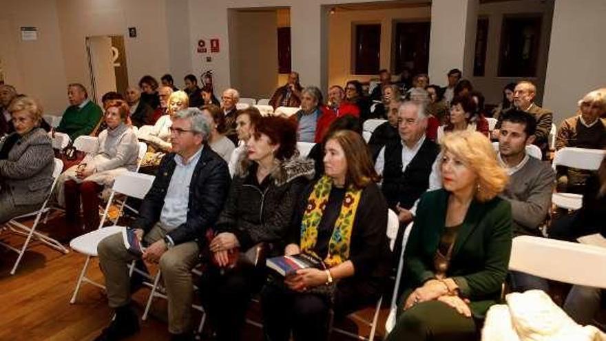 Público en el Ateneo Jovellanos durante la presentación del libro.