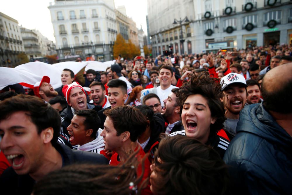 Las aficiones de River y Boca llenan Madrid