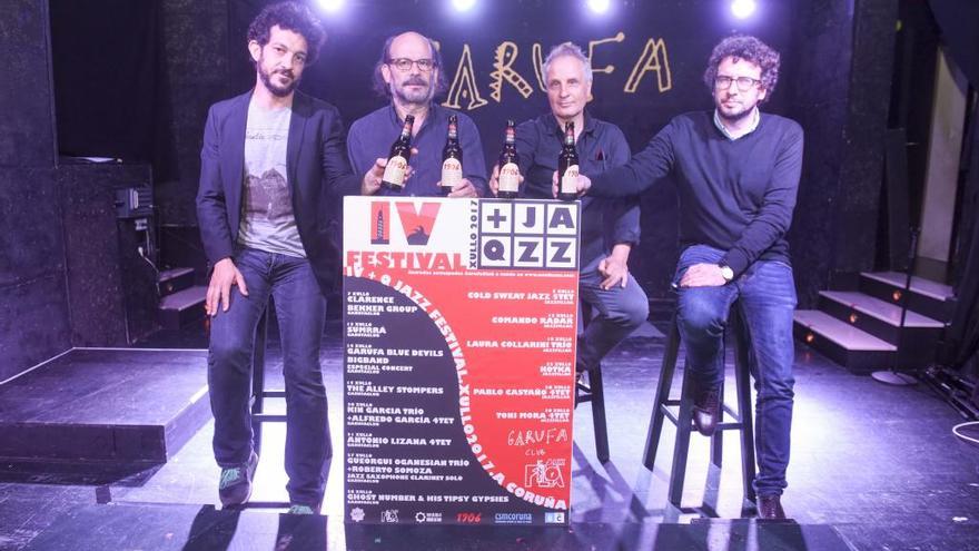 Pepe Doré, del Garufa Club; Alberto Mella, del Jazz Filloa; José Manuel Sande, concejal de Culturas de A Coruña; y Víctor Mantiñán, de Estrella Galicia, en la presentación del Festival +QJazz.