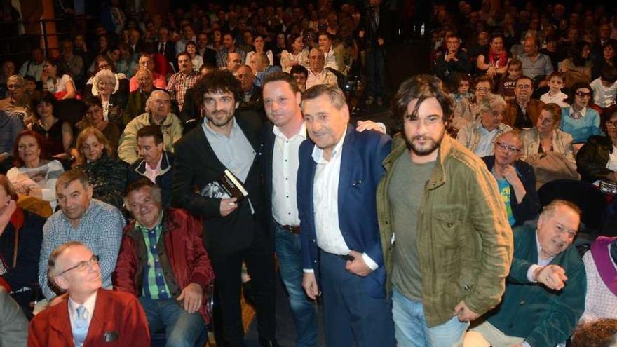 Enrique Alvarellos, Adrián Rodríguez, Rivas Fontán y Manuel Jabois, en un Teatro Principal lleno. // R.V.