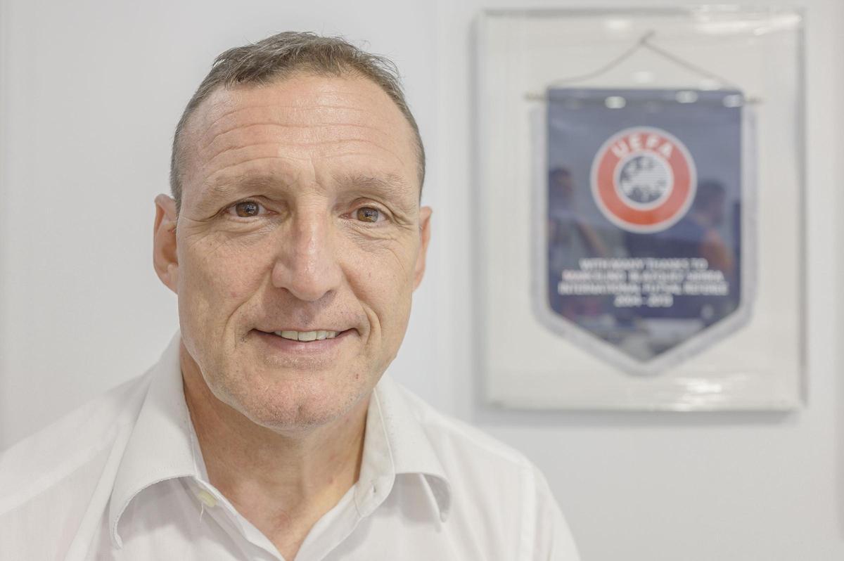 Marcelino Blázquez, leyenda arbitral española y actual responsable de los árbitros del fútbol sala catalán. Marcelino Blázquez, leyenda arbitral española y actual responsable de los árbitros del fútbol sala catalán.