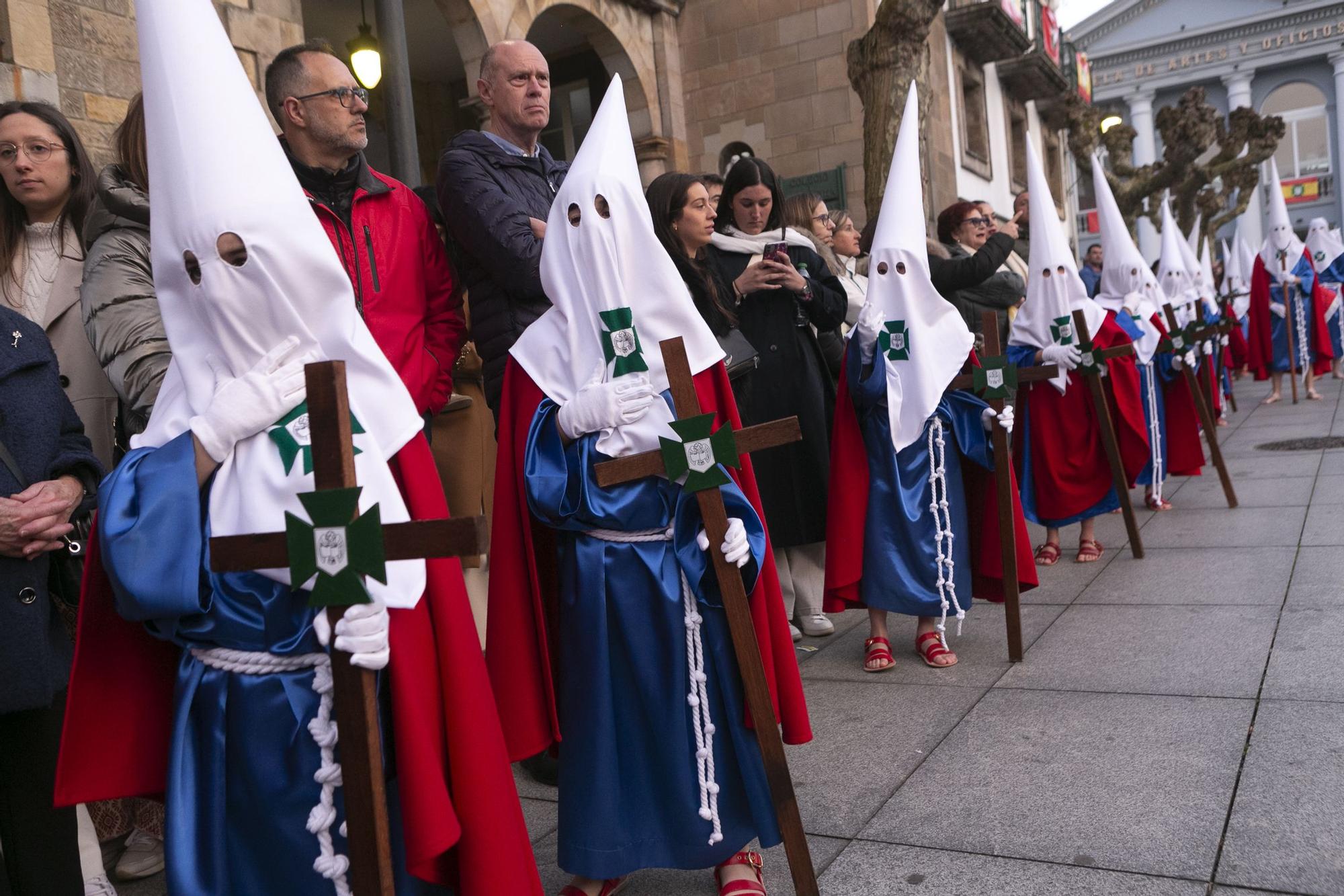 EN IMÁGENES: Así fue la procesión del Encuentro en Avilés