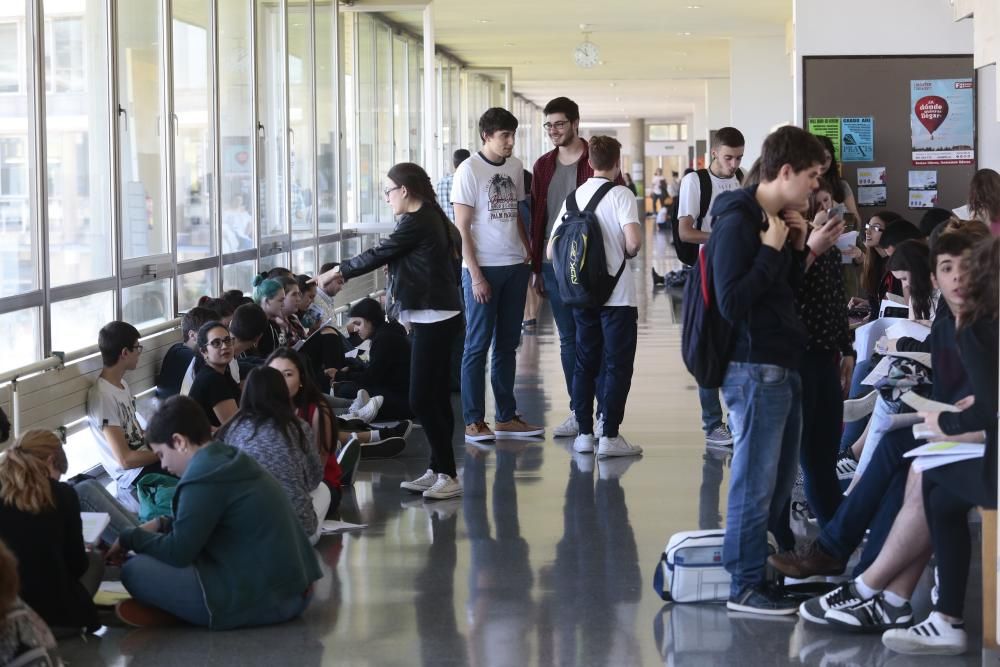 "Nervios en la jubilación de selectividad". // A. Irago