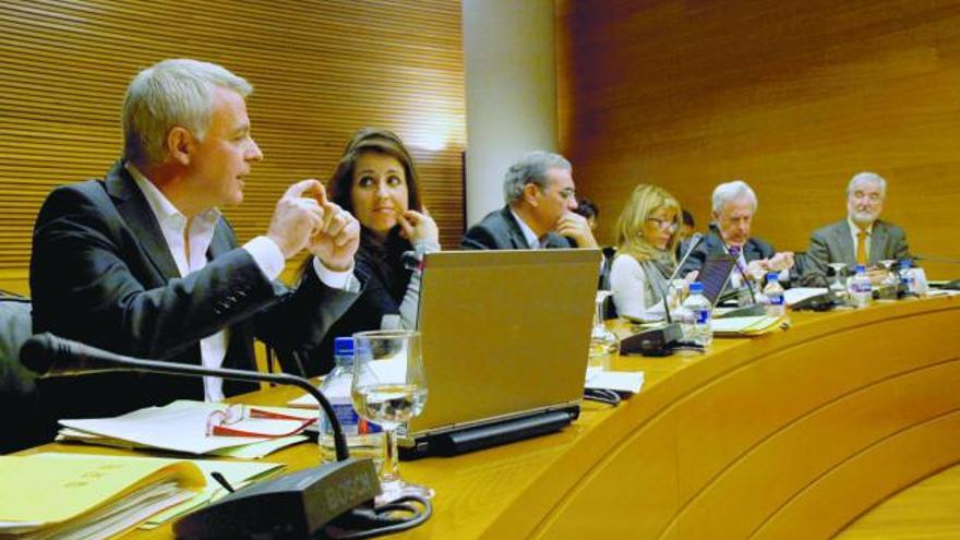 Soto, E. López, Pañella, Miró y Maluenda, ayer en las Cortes Valencianas.