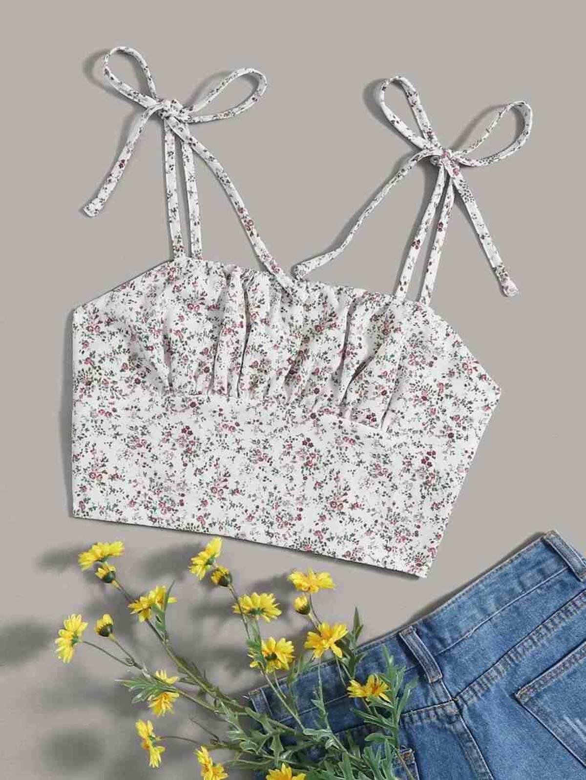 Top de flores y tirantes Top de flores y tirantes
