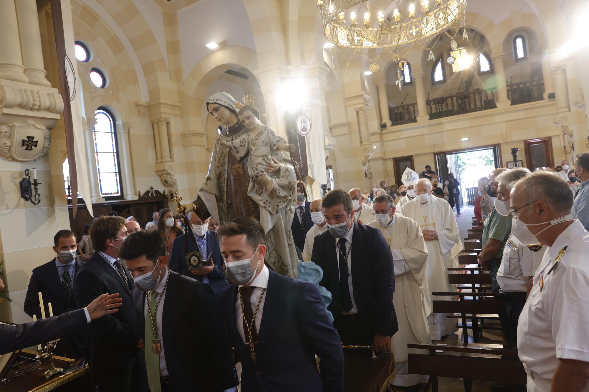 Misa del Carmen en Salinas oficiada por el arzobispo, Sanz Montes