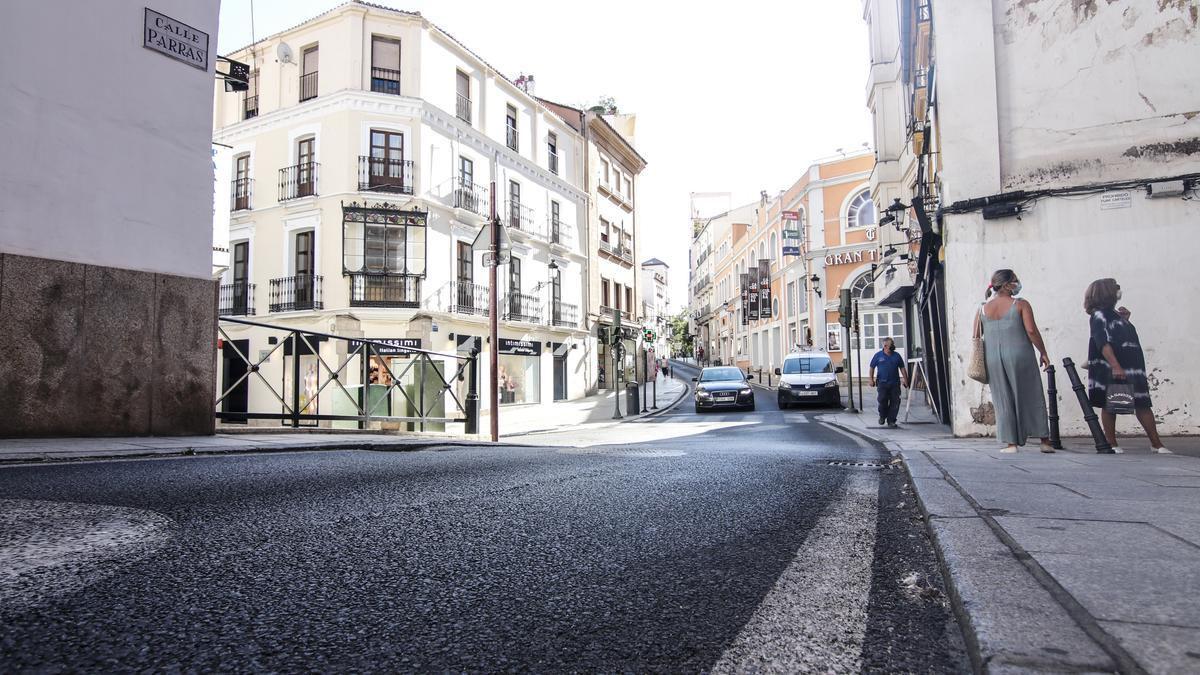 Enlace de las calles Parras y San Antón, este eje del centro urbano se transformará en semipeatonal.