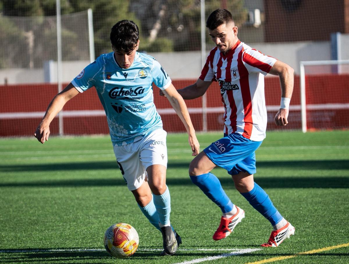 Lance del juego entre Colonia y Coria el pasado fin de semana.