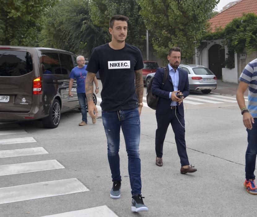 Joselu pasa reconocimiento médico con el Deportivo