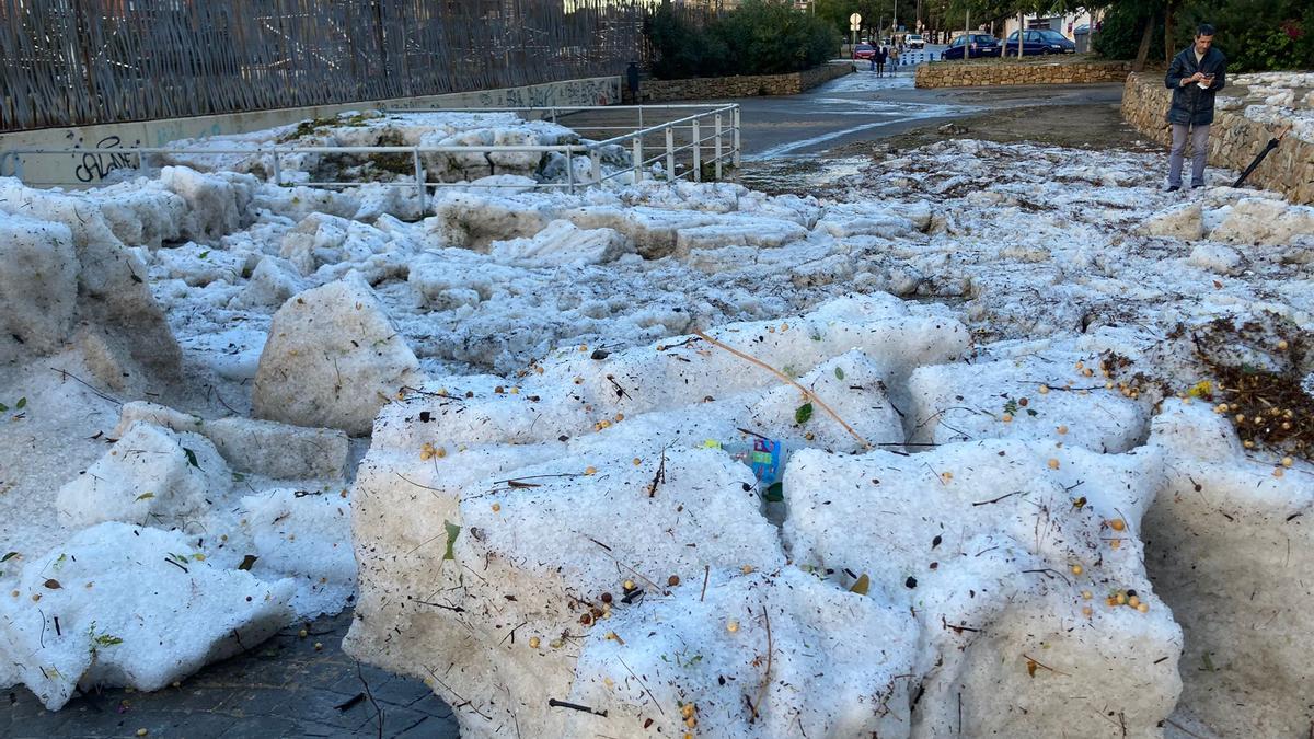 El barrio de la Florida de Alicante lleno de granizo