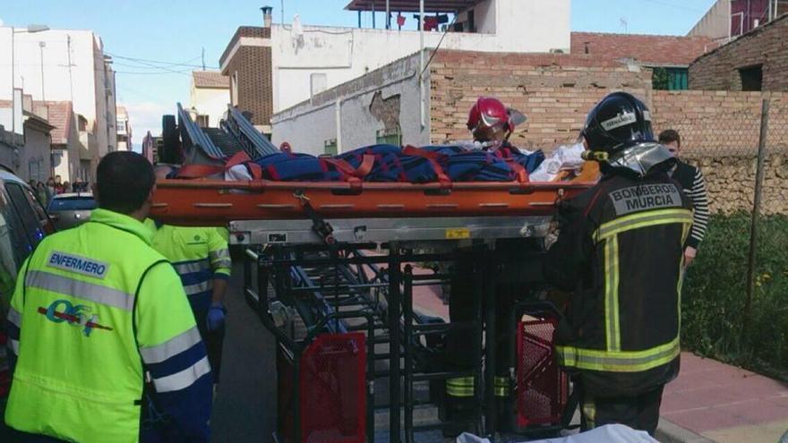 Herida tras caer de una altura de cinco metros