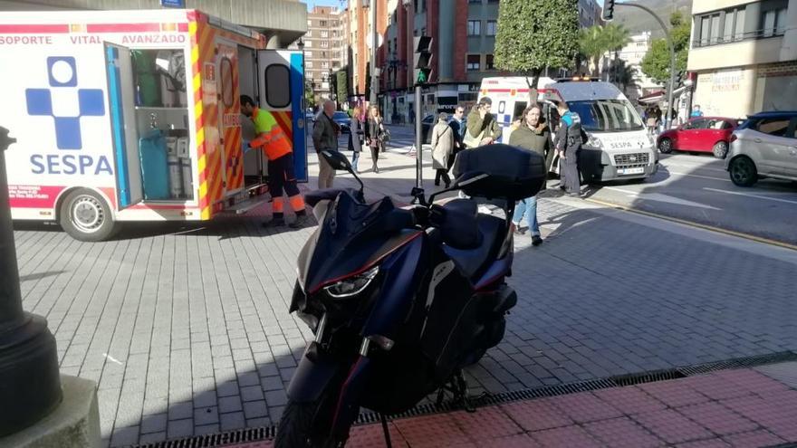 Herido grave un motorista en el centro de Oviedo