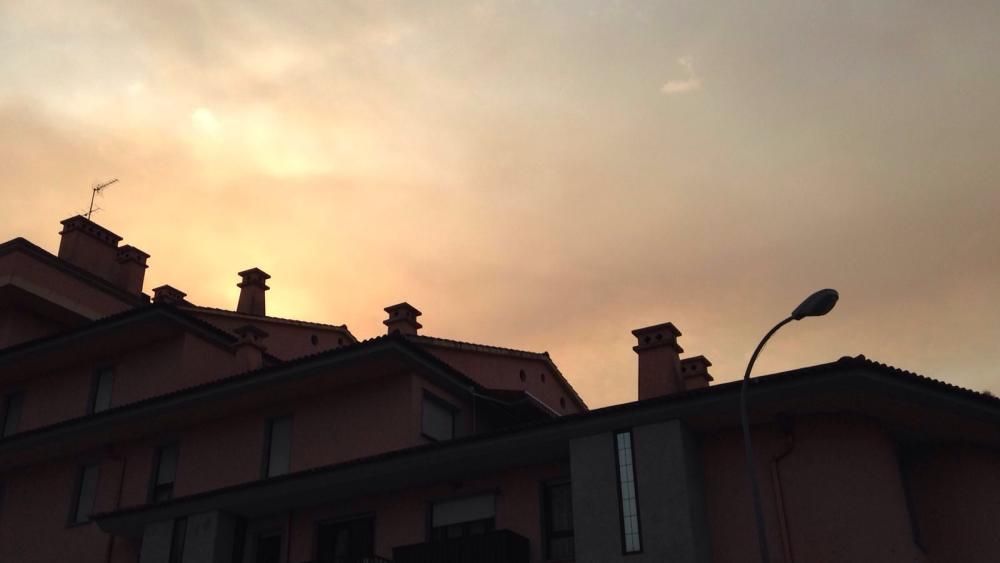 Una nube de humo envuelve Vigo, Pontevedra y O Morrazo
