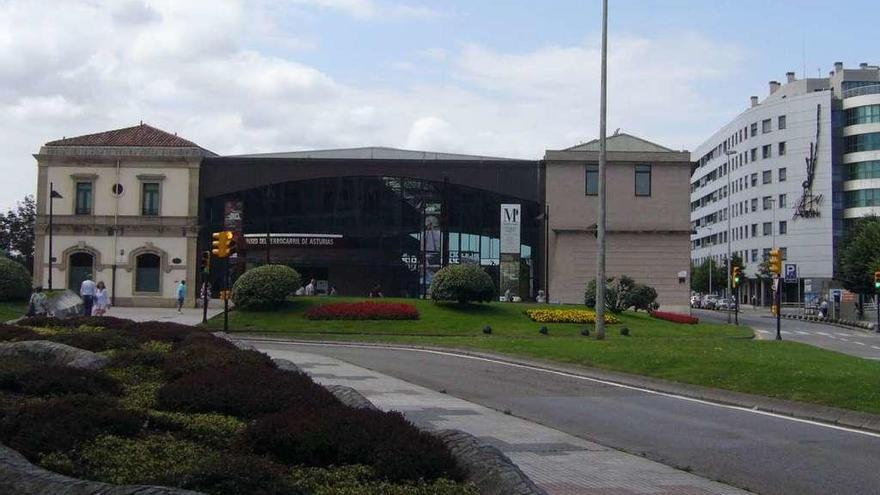 El Museo del Ferrocarril, como &quot;puerta de entrada&quot; al barrio de El Natahoyo.