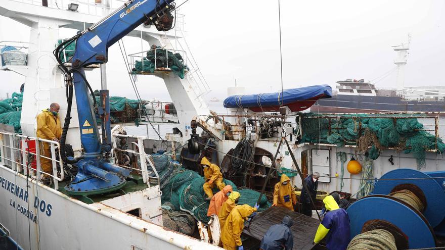 La vacunación de los tripulantes avanza con dificultades y peticiones del sector