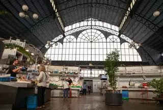 Una veintena de mercados de la provincia de Barcelona tienen más paradas cerradas que abiertas