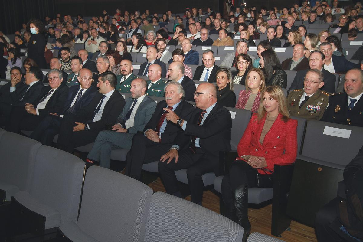 Autoridades presentes ayer en el acto de la Constitución en Ourense.