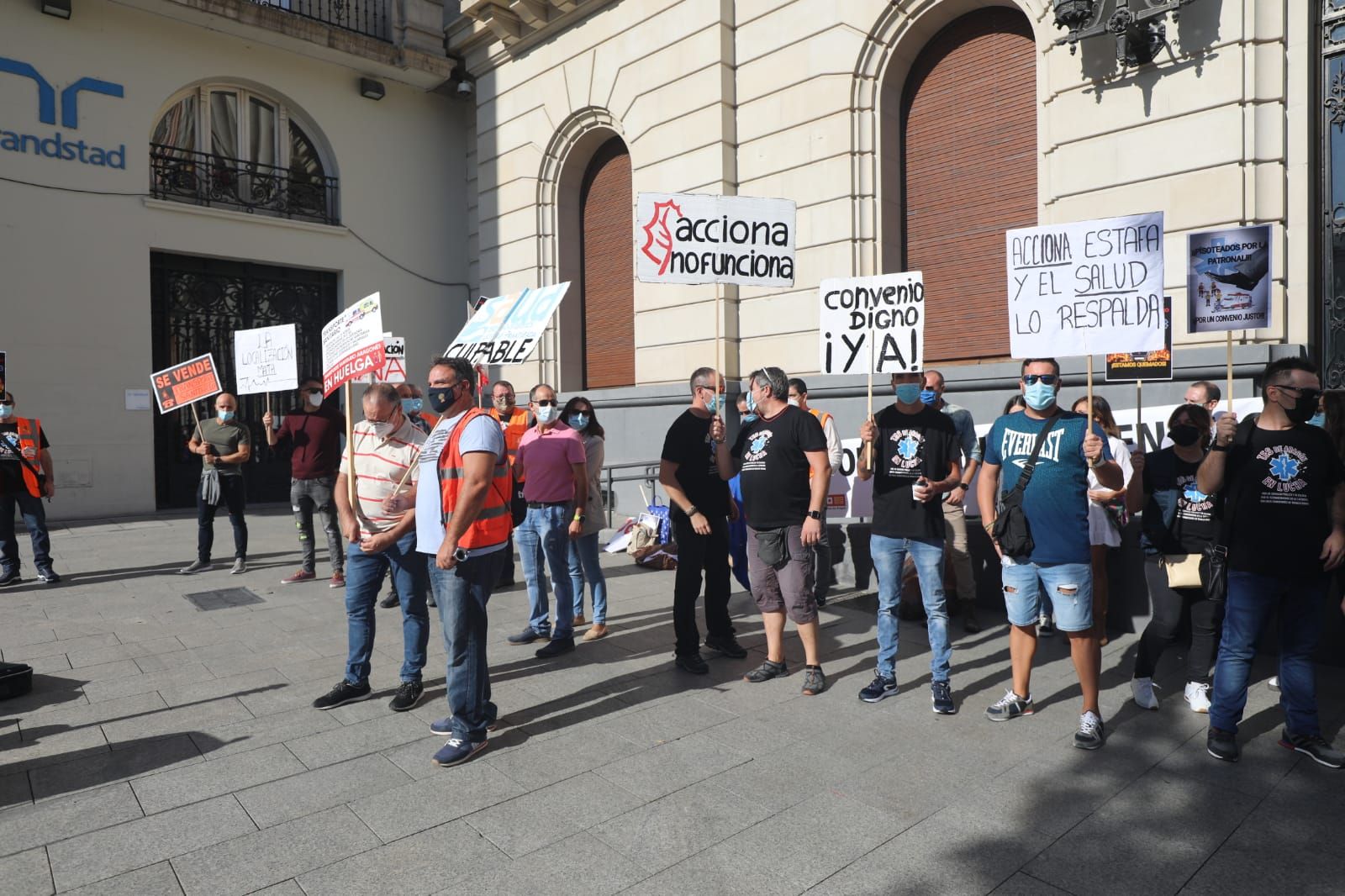 Protesta de los trabajadores del transporte sanitario aragonés