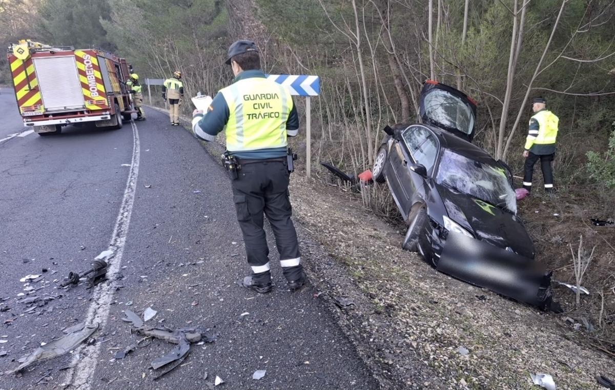 Estado en el que ha quedado uno de los coches tras el accidente.