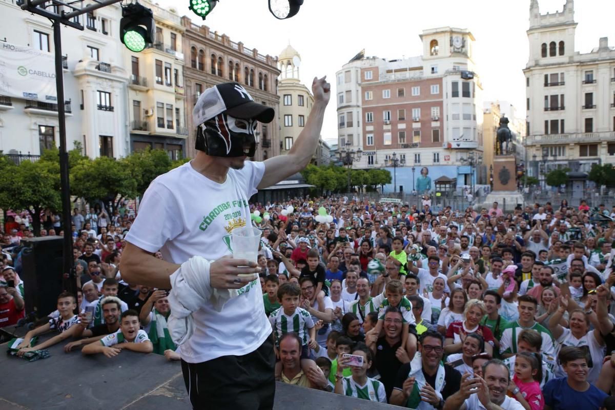 El Córdoba CF Futsal celebra el ascenso en Las Tendillas