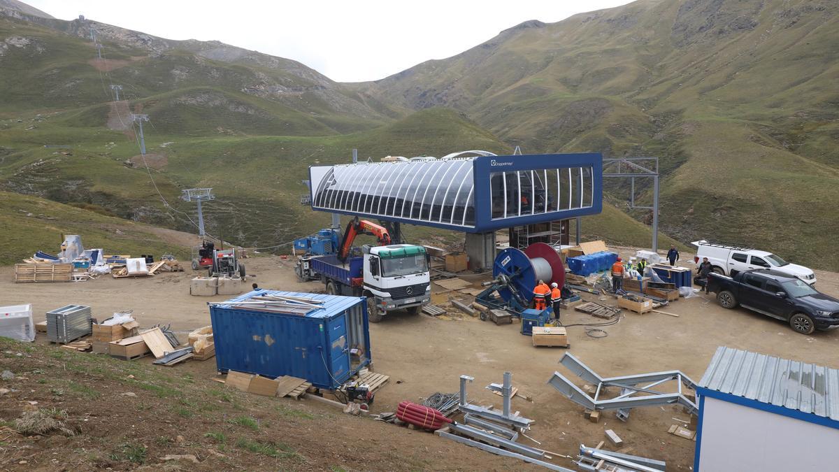 Los trabajos para la llegada del telesilla en el valle de Castanesa.