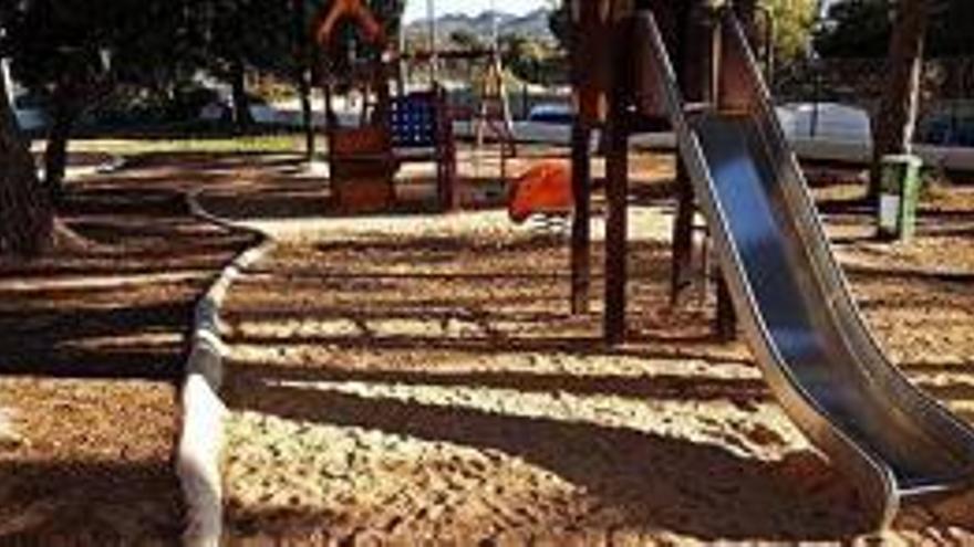 El parque infantil de Puig d&#039;en Valls donde al parecer encontró la pastilla la pequeña.