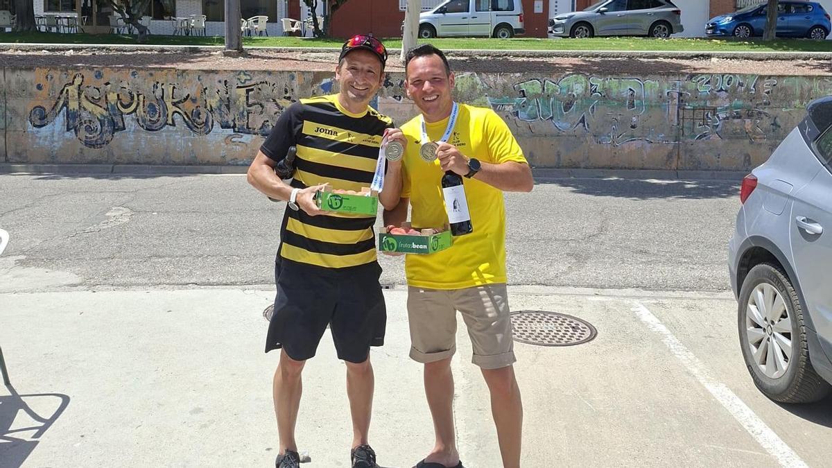 drián Pantiga y Guillermo Cañedo, con sus medallas de campeones de España.