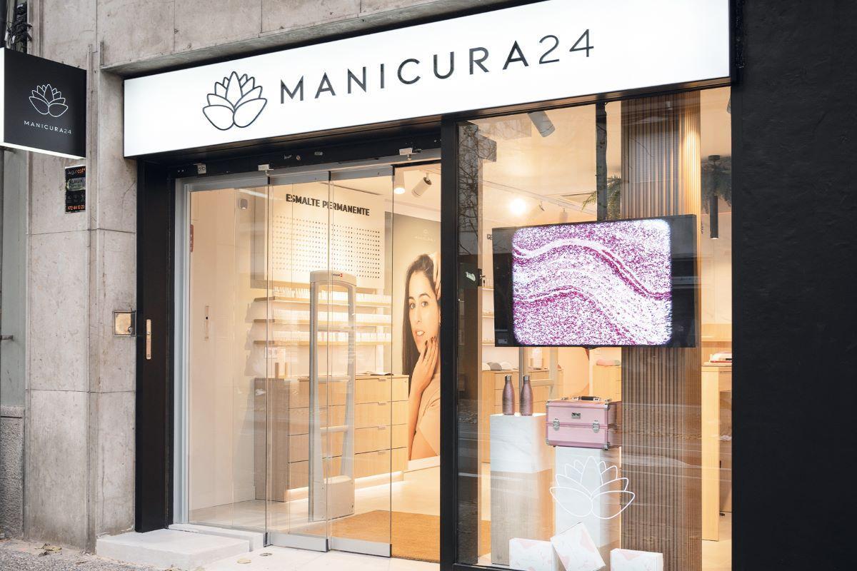 Façana de la nova botiga de Manicura24 a Girona