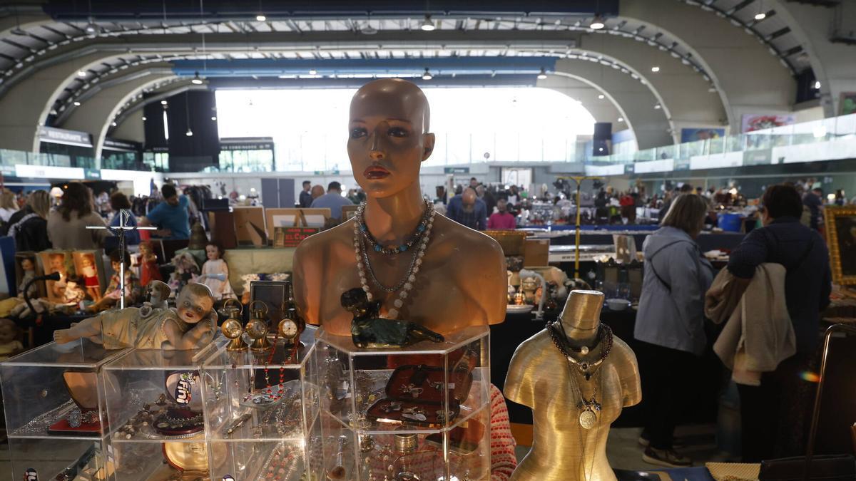 En imágenes: La inauguración de la feria de antigüedades en el pabellón de La Magdalena
