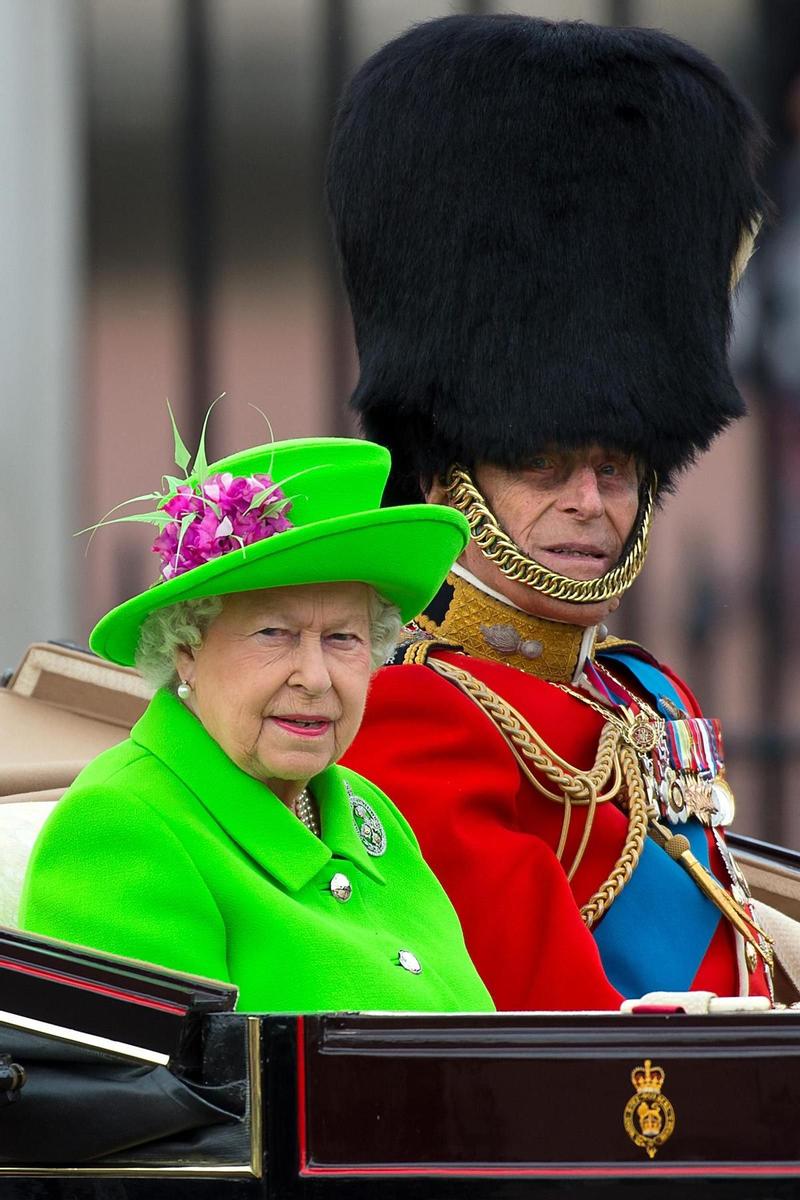 La reina Isabel II y el duque de Edimburgo durante el Trooping the Colour