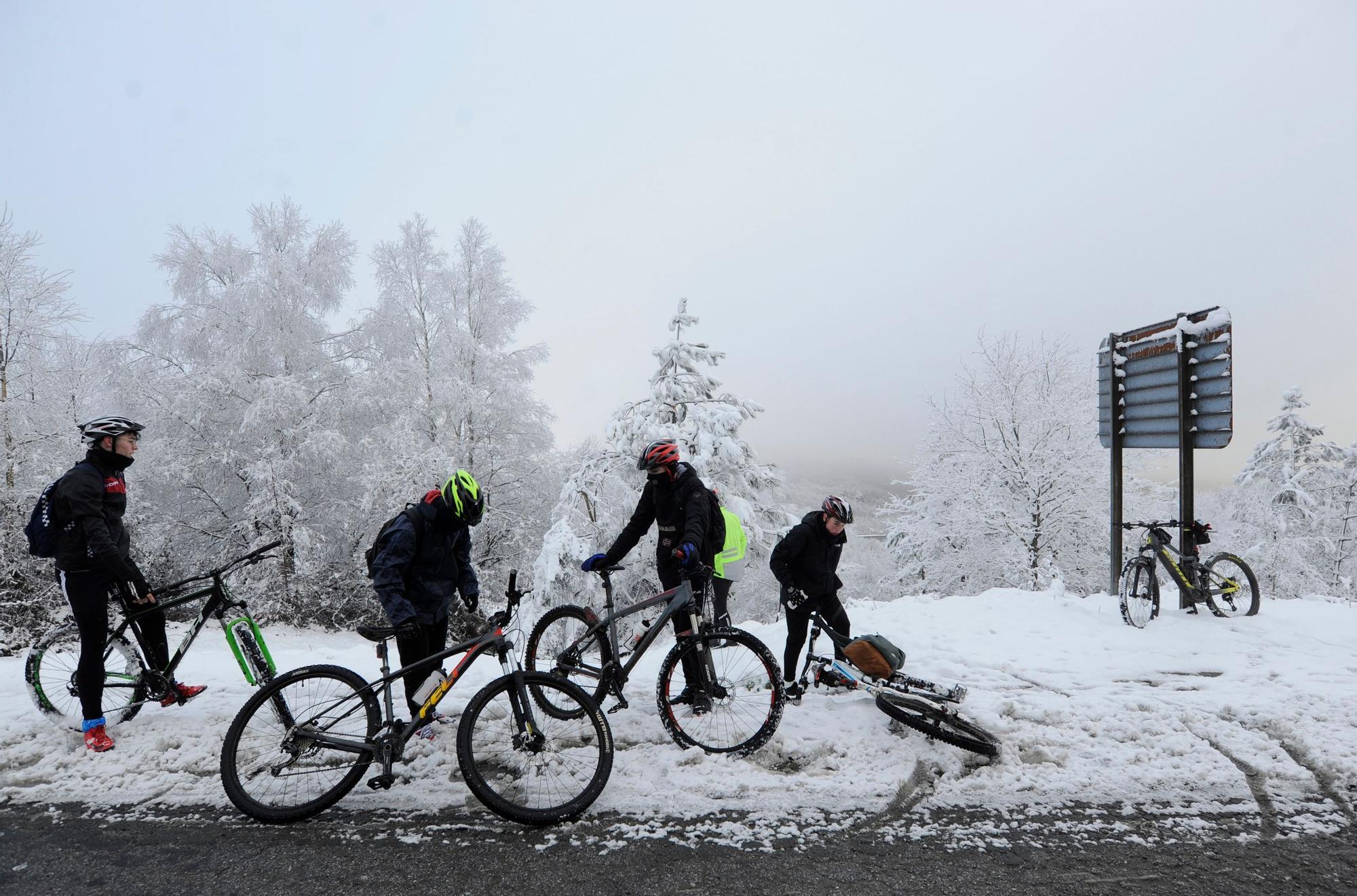 La nieve cubre el fin de semana en Galicia