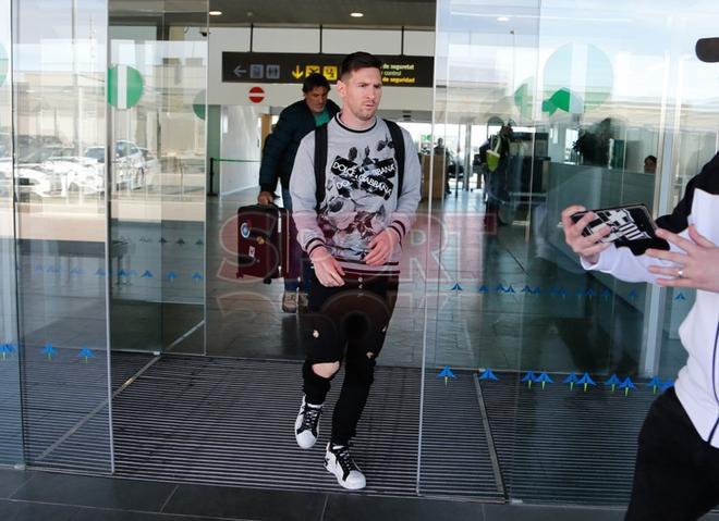 Leo Messi, a su llegada al aeropuerto de Barcelona.