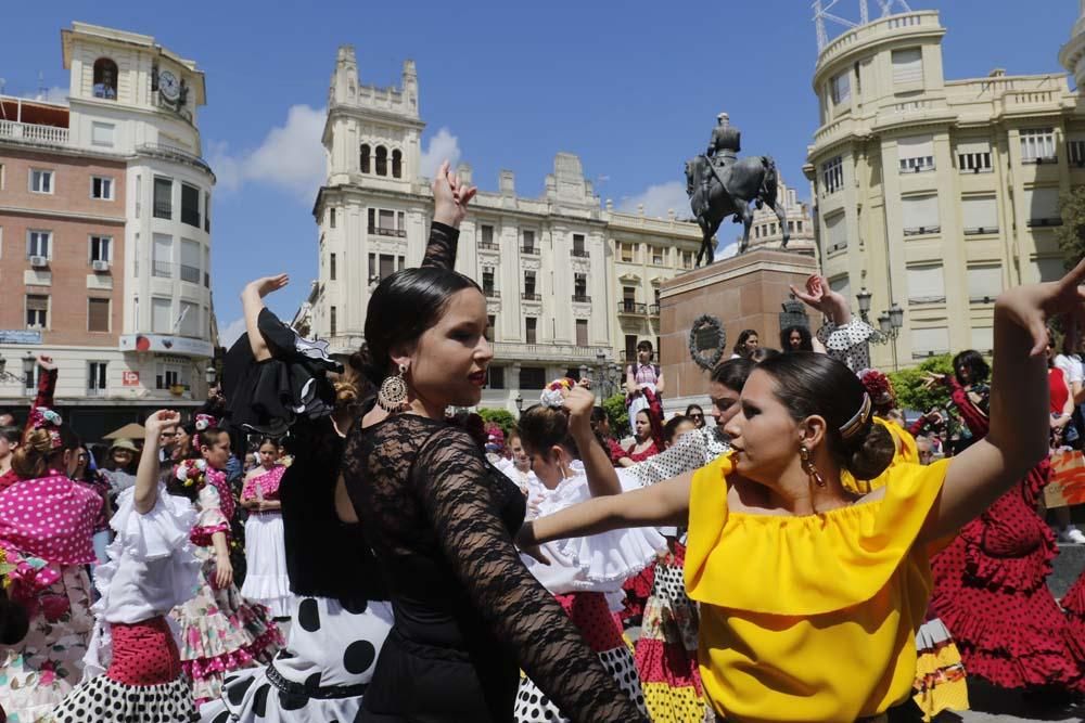 Las academias de baile toman las Tendillas