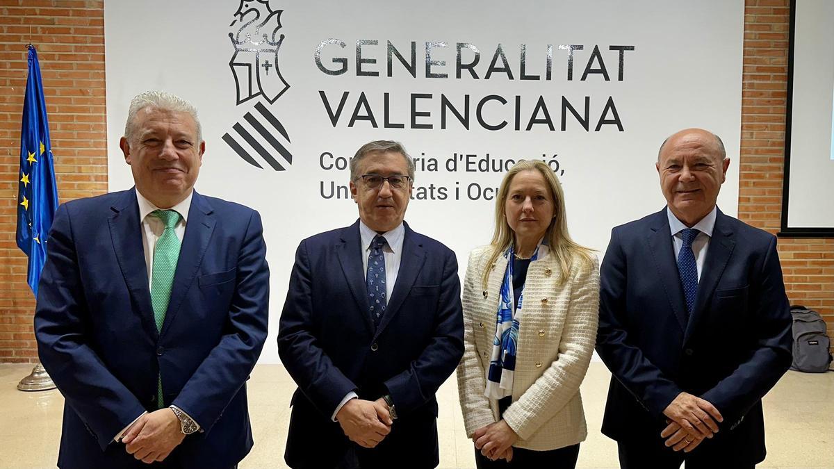 El secretario autonómico de Educación Daniel McEvoy, el conseller de Educación José Antonio Rovira, la vicepresidenta Marisa Artiga y el presidente Juan Salvadro Oliver Castellano