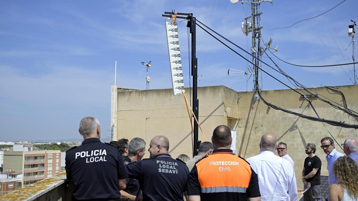 El Ayuntamiento de Paiporta llevando a cabo una nueva prueba de un sistema de megafonía para emergencias.