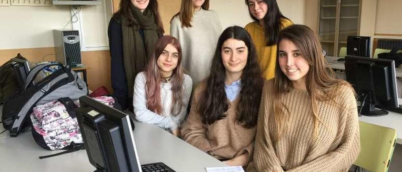 María Vigil, Mayte Solares, Lucía Cueli, Lucía Sánchez, Gaitana Torres y Miriam Pando.