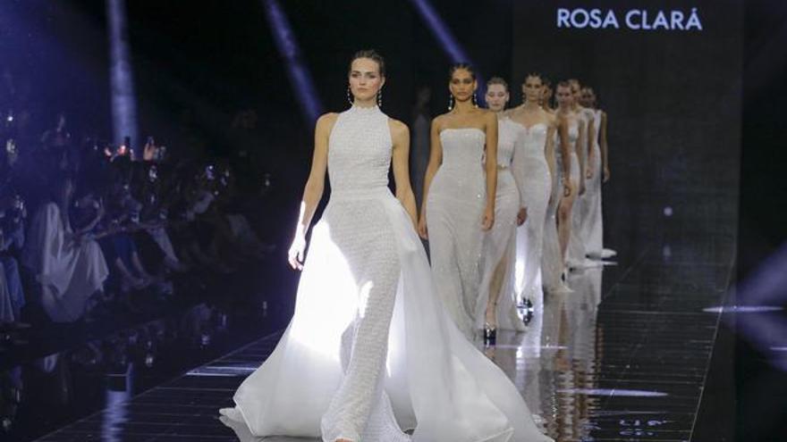 La reina de las bodas, Rosa Clará, presenta su colección 2024 en la Barcelona Bridal Fashion Week