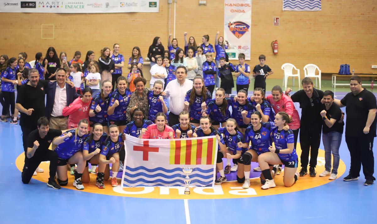 Handbol Onda celebra su título.