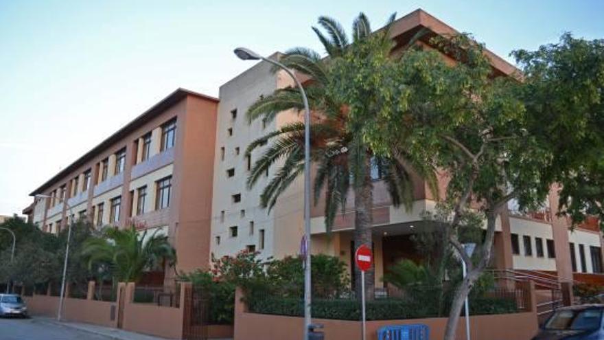 Padres de Sant Antoni Abad defienden a la profesora apartada