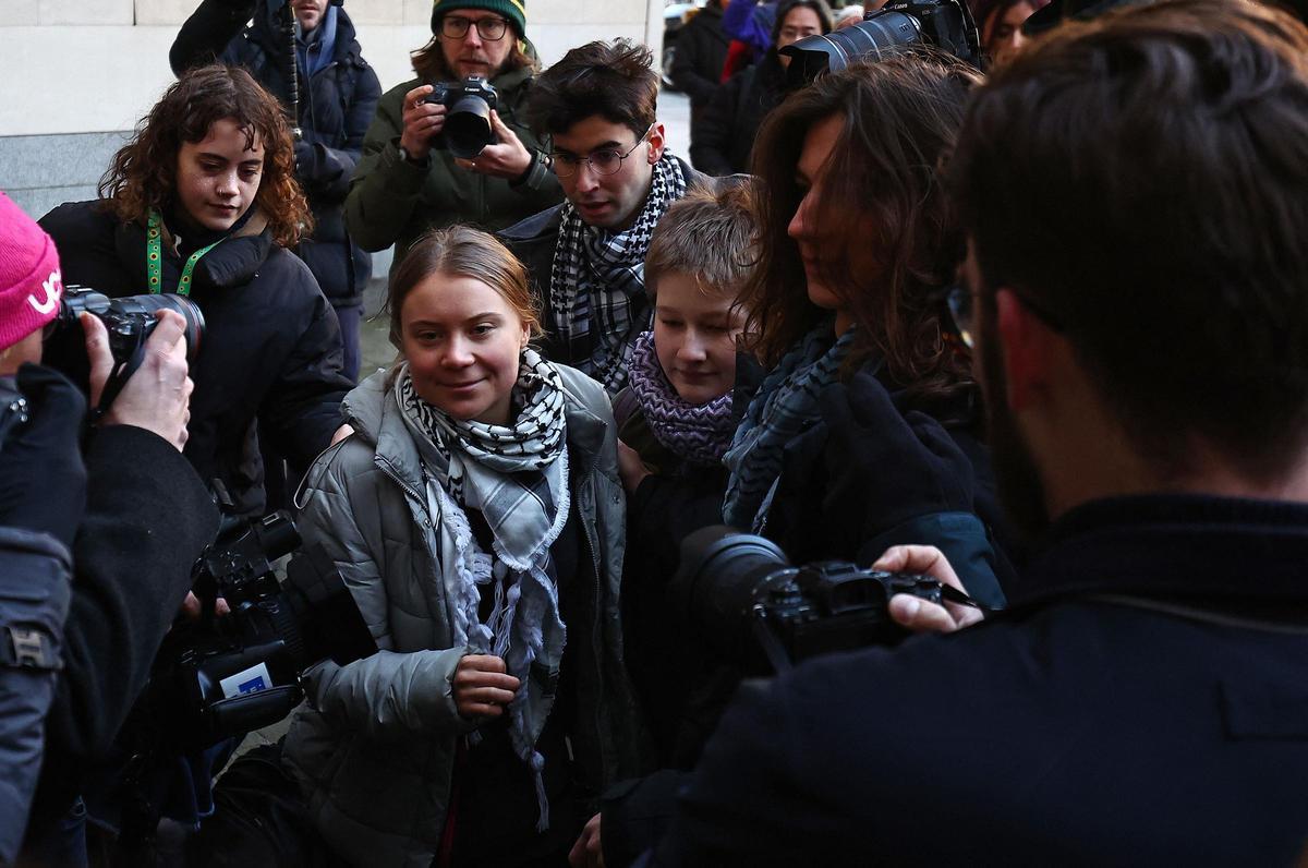 Greta Thunberg llega a su juicio en Londres