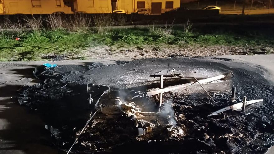 Queman dos contenedores en el barrio zamorano de La Alberca