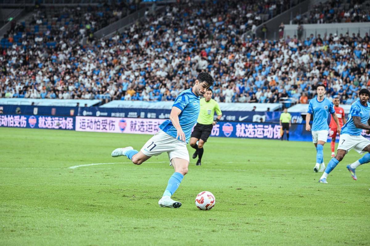 Edu García, en un partido con el Shebzhen.